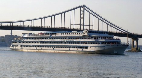 Dnieper River Boat Tour from €50, 112