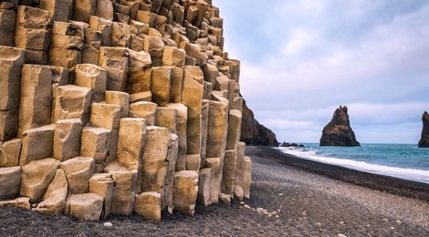 На фото: Пальцы Тролля. Черный пляж Рейнисфияра, 120 Пальцы Тролля. Черный пляж Рейнисфияра, 120