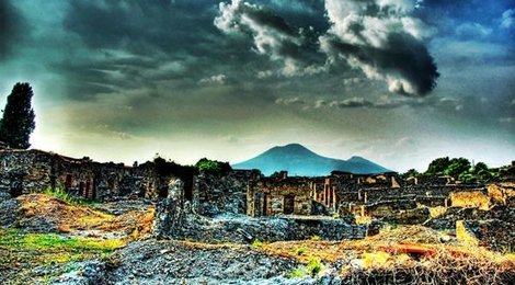 На фото: Везувий, 118 Везувий, 118