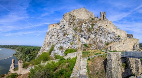 На фото: Замок Девин, 118 Замок Девин, 118