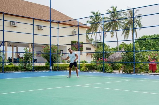 Мальдіви Reethi Faru Resort