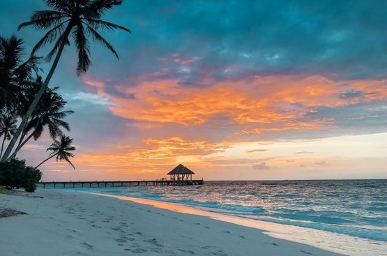 Мальдіви Reethi Faru Resort