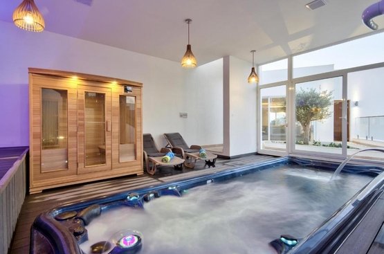Мальта Villa Ghea Indoor Jacuzzi Pool Sauna and Games Room    