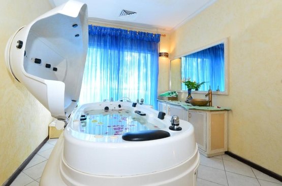  Diani Reef Beach Resort & Spa